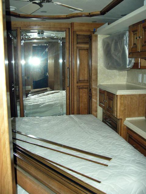 83262_Bus_010